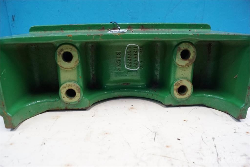 John Deere 6105M Esiraskused