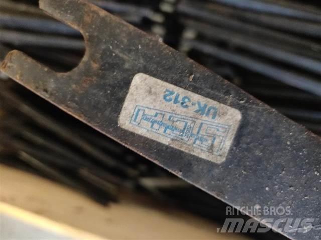 John Deere 818 Lisavarustus ja komponendid