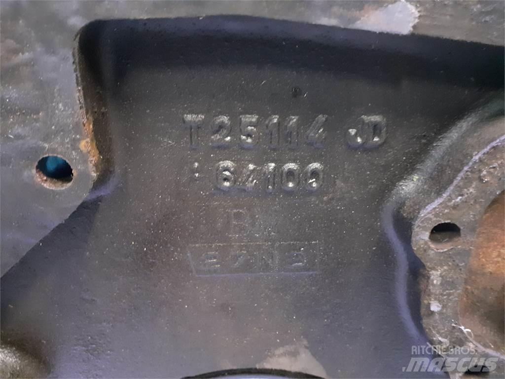 John Deere 935 Mootorid