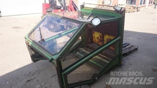 John Deere 975 kabiinid