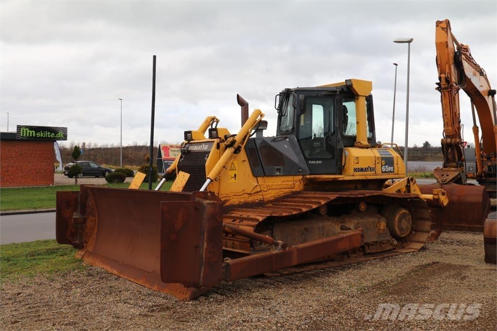 Komatsu D65PX-15 Buldooserid