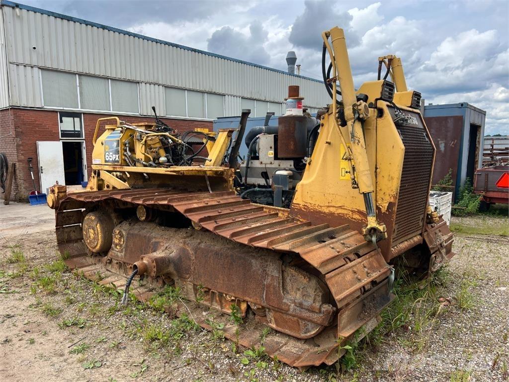 Komatsu D65PX-15 Buldooserid