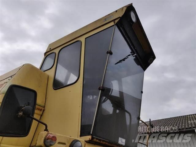 New Holland 1550 kabiinid