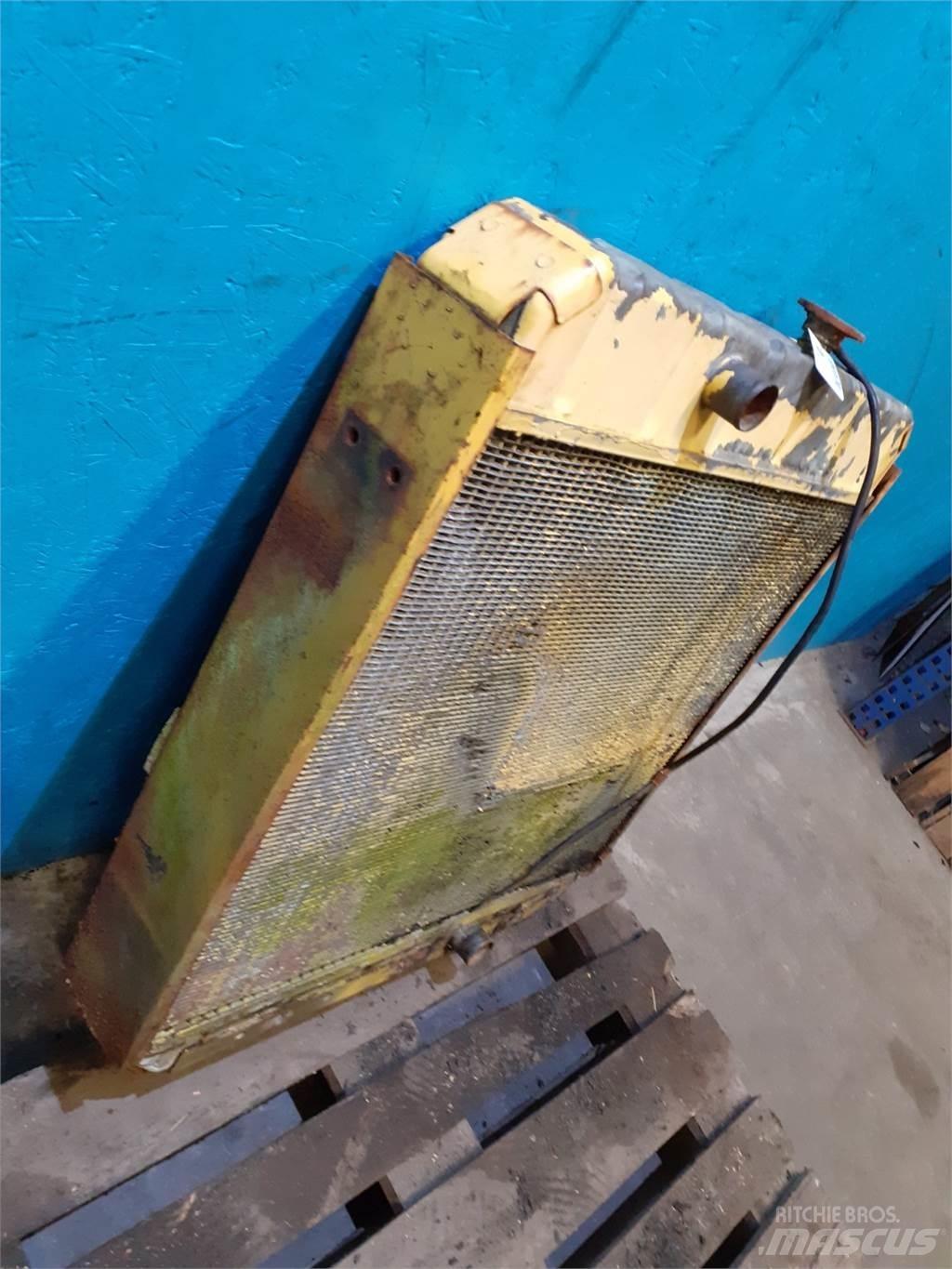 New Holland 8055 Radiaatorid
