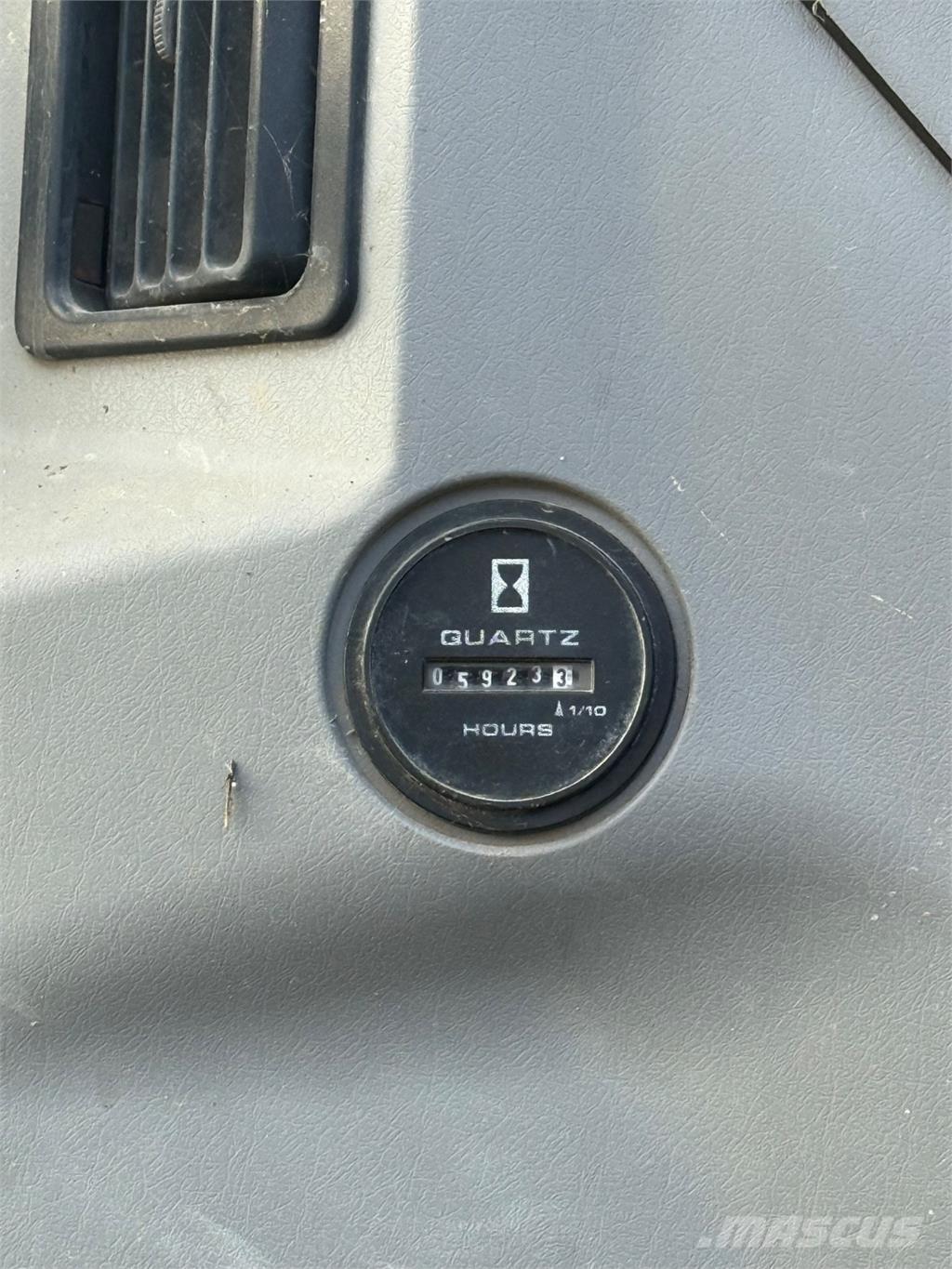 New Holland E305 Roomikekskavaatorid