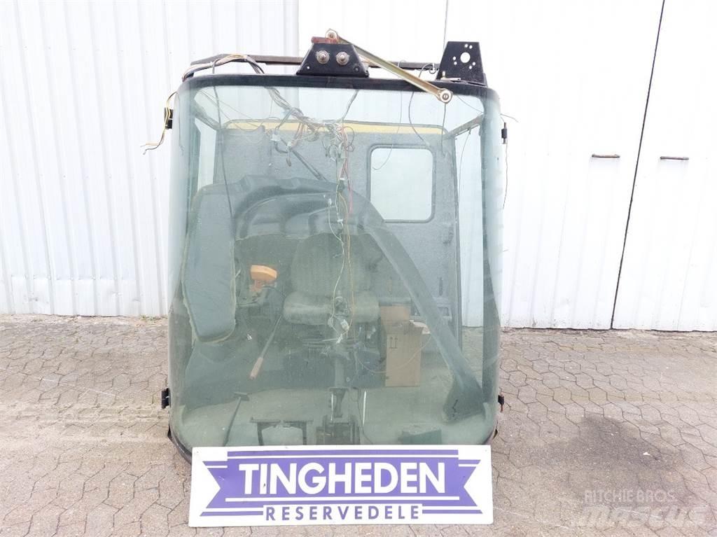 New Holland TF78 kabiinid