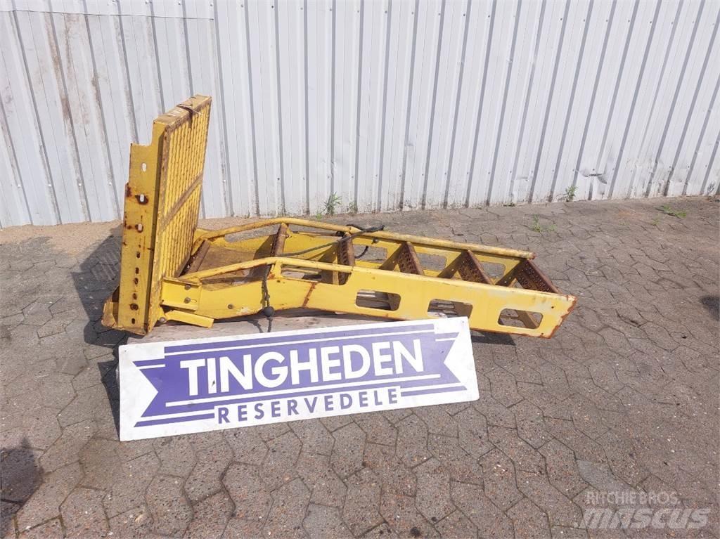 New Holland TF78 kabiinid
