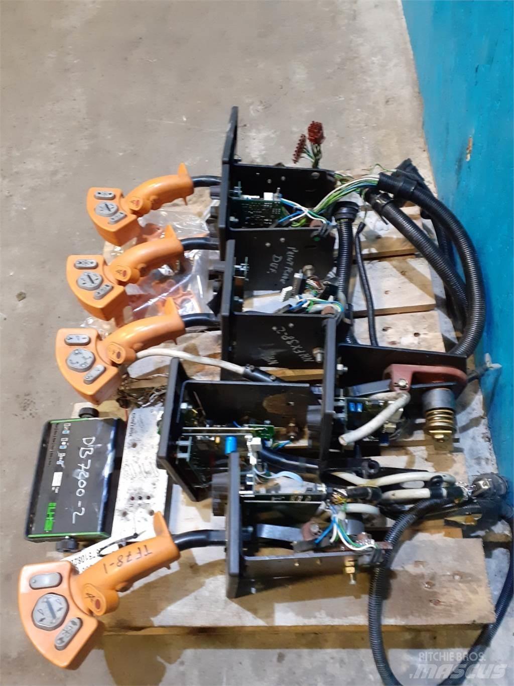 New Holland TX68 Elektroonikaseadmed