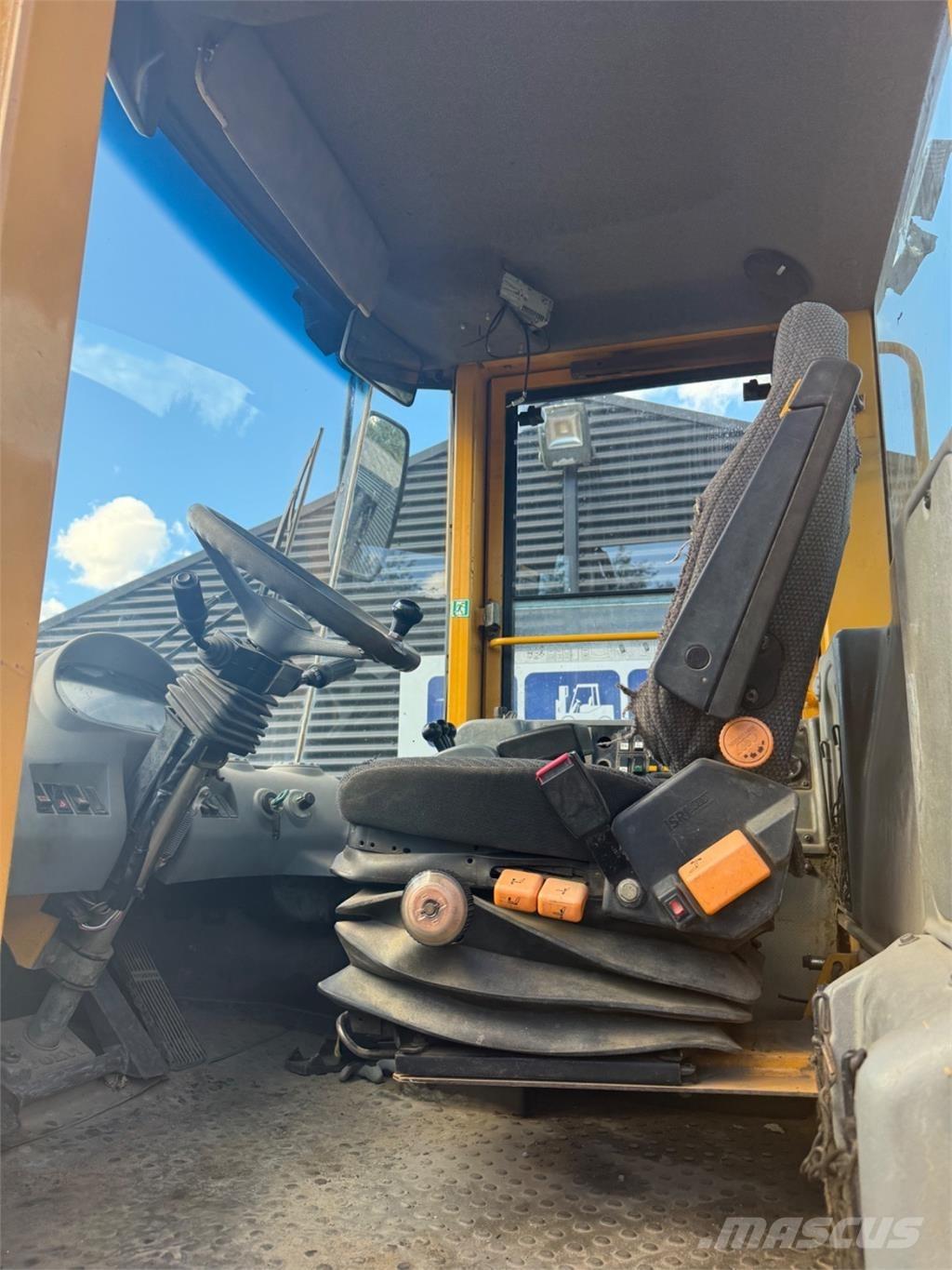 Volvo L90E Rataslaadurid