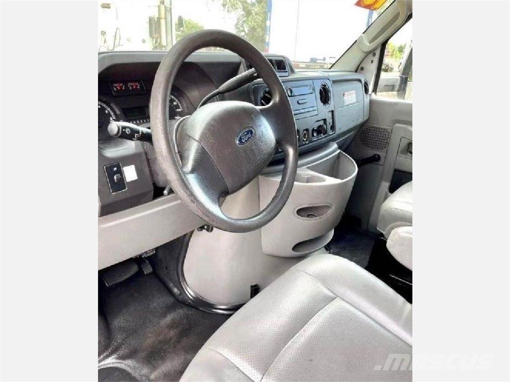 Ford E-350 Furgoonautod