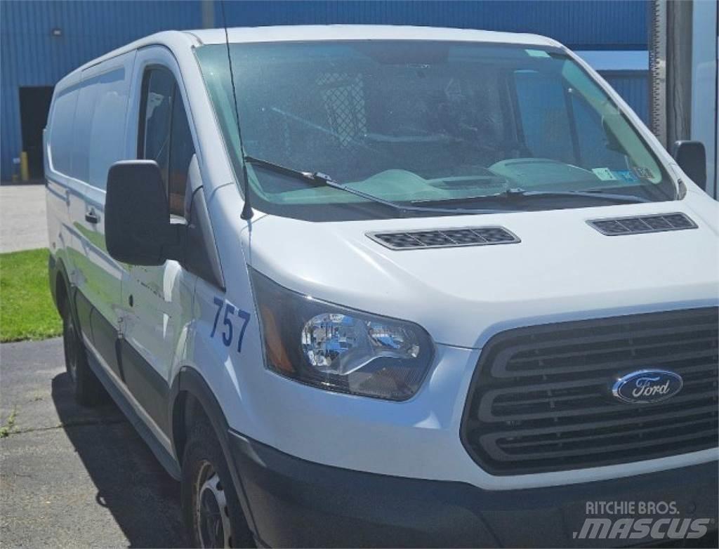 Ford Transit 150 Kaubikud