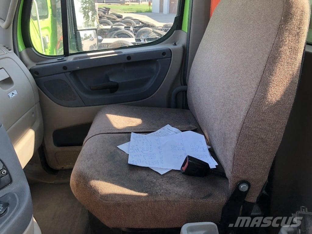 Freightliner CA113 Sadulveokid