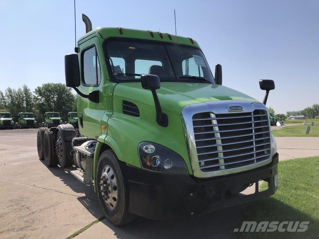 Freightliner CA113 Sadulveokid