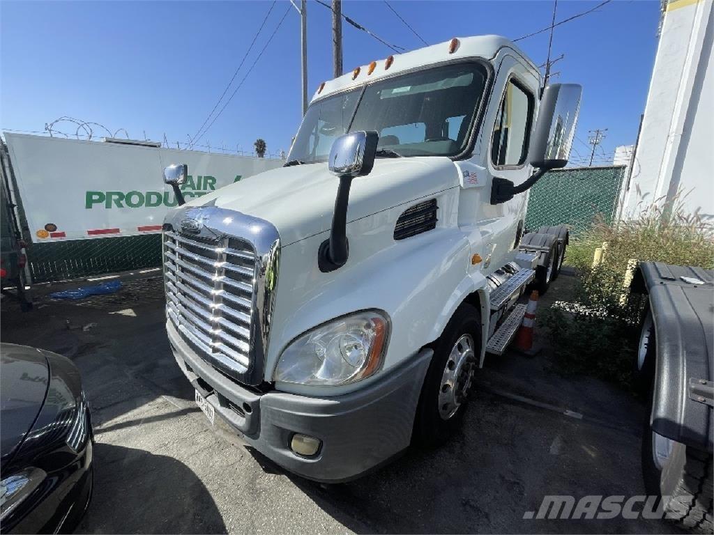 Freightliner CA113 Sadulveokid