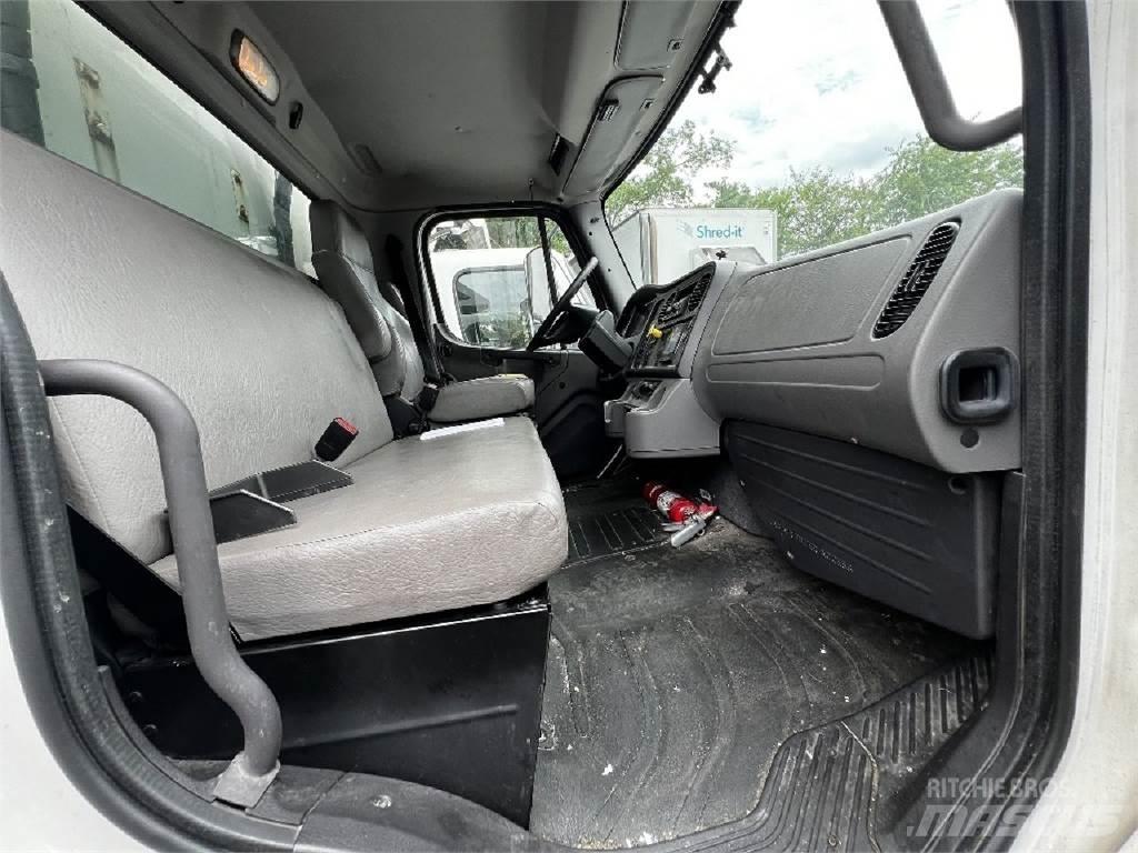 Freightliner M2-106 Furgoonautod