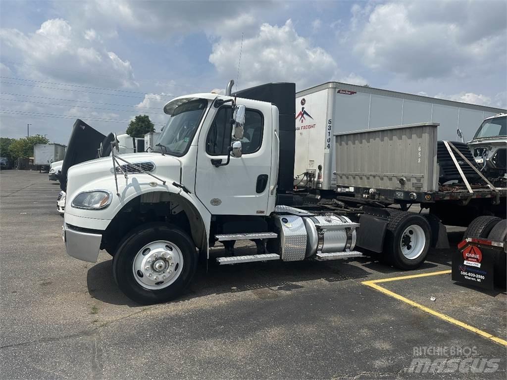 Freightliner M2 106 Sadulveokid
