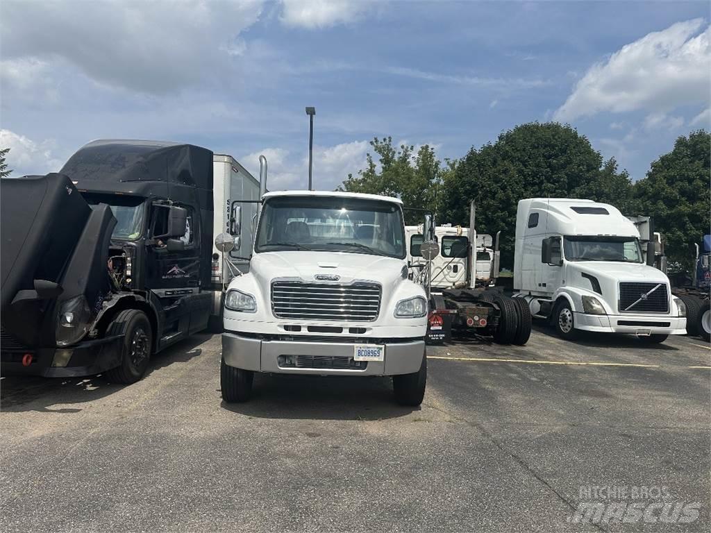 Freightliner M2 106 Sadulveokid
