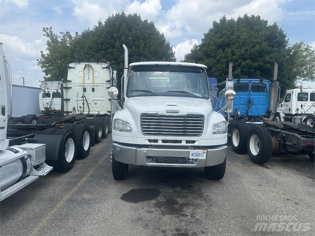 Freightliner M2 106 Sadulveokid