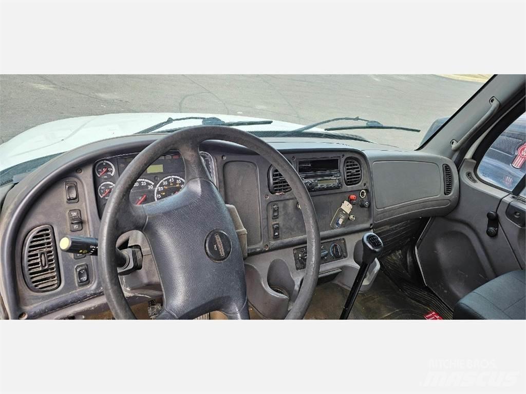 Freightliner M2 106 Madelautod