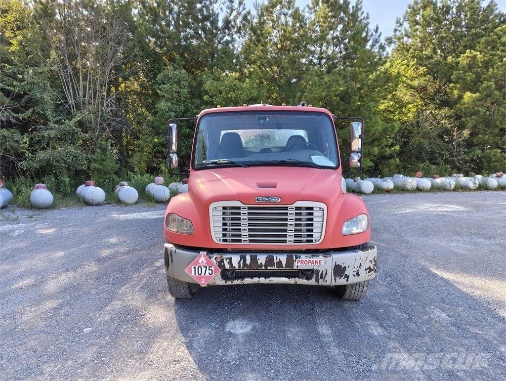 Freightliner M2 106 Muud veokid