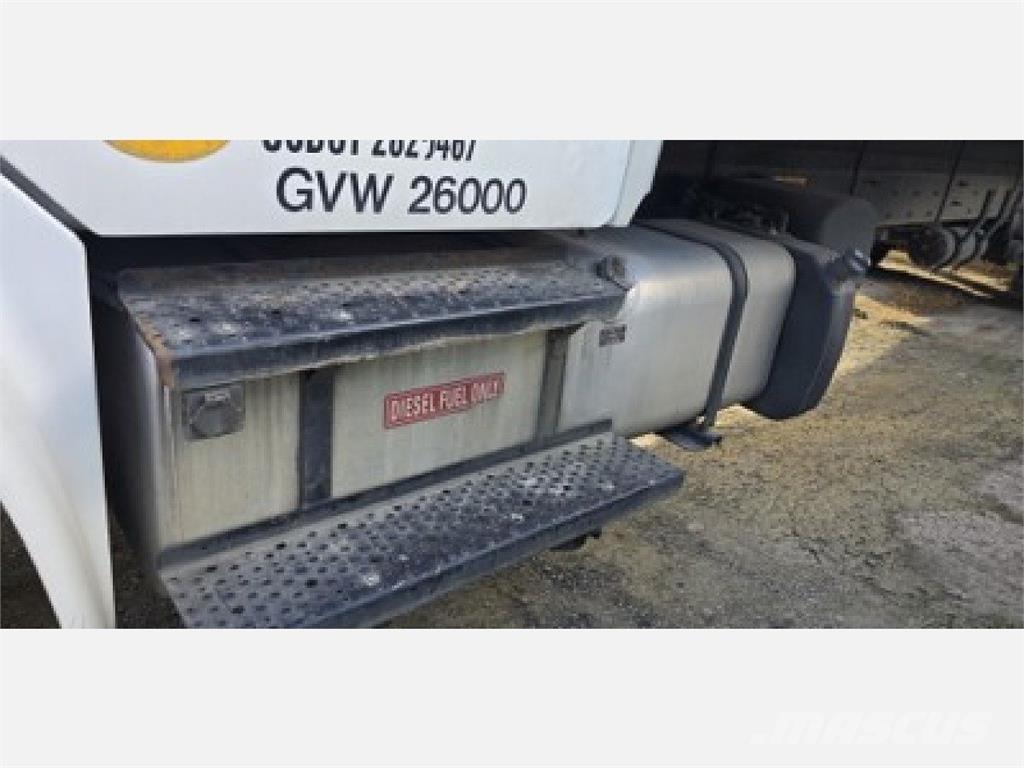 Freightliner M2 106 Furgoonautod