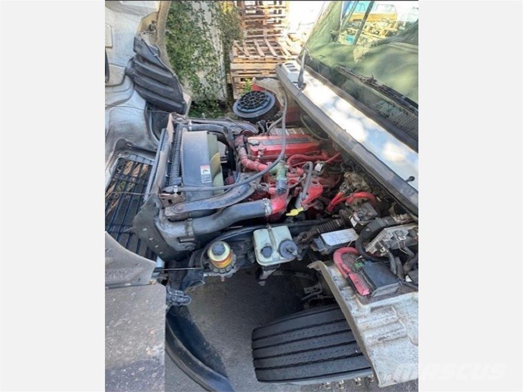 Freightliner M2 106 Furgoonautod