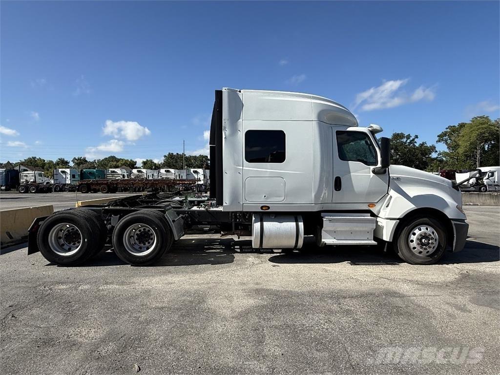 International LT625 Sadulveokid
