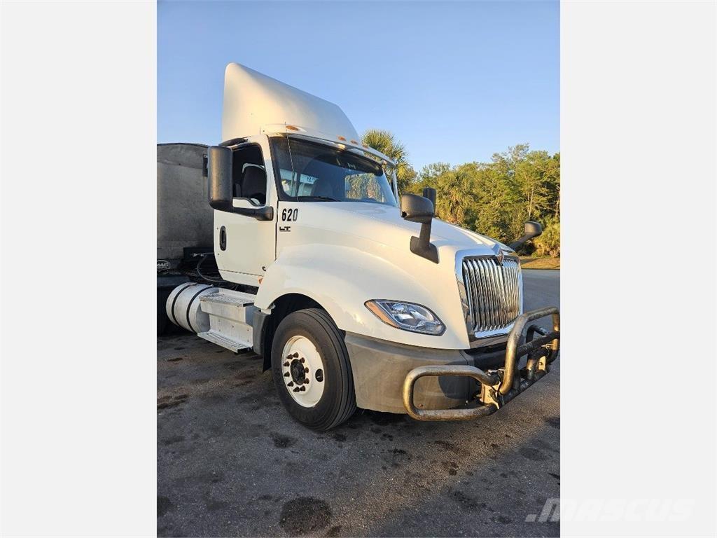 International LT625 Sadulveokid