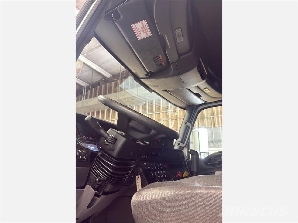 International LT625 Sadulveokid