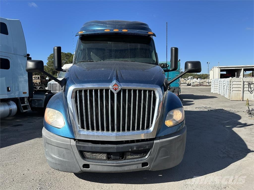 International LT625 Sadulveokid