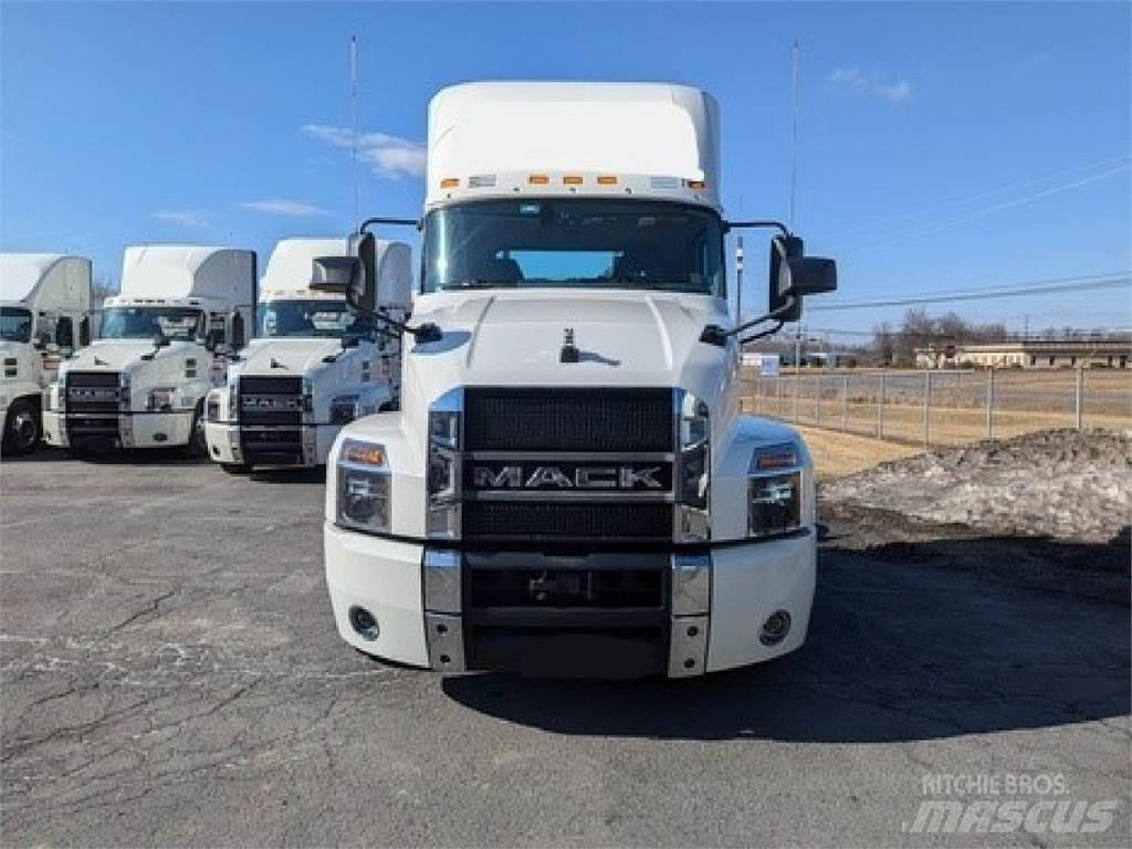 Mack AN64T Sadulveokid