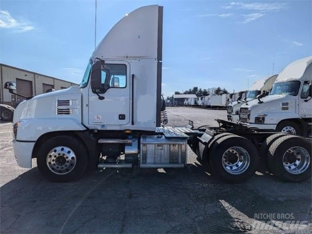 Mack AN64T Sadulveokid