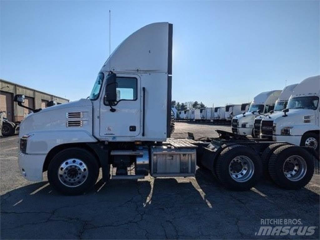 Mack AN64T Sadulveokid