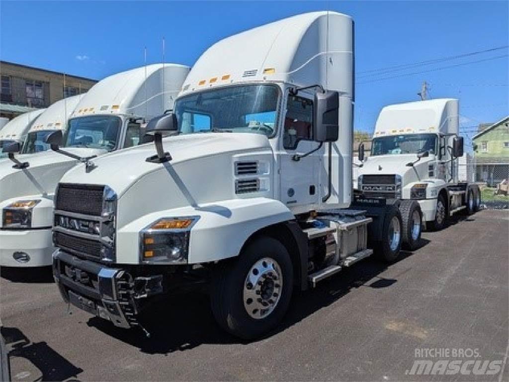 Mack AN64T Sadulveokid