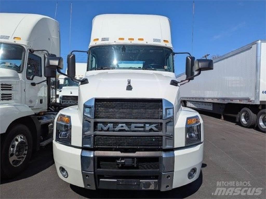 Mack AN64T Sadulveokid