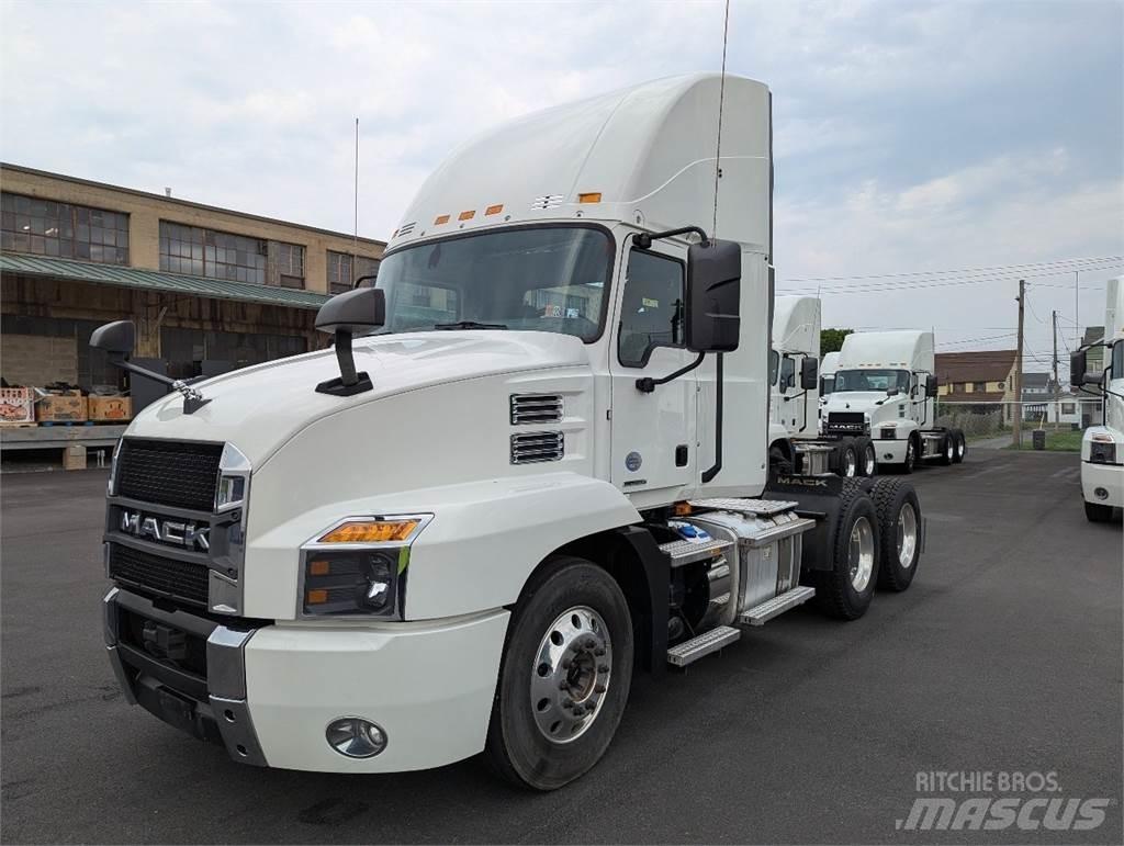 Mack AN64T Sadulveokid