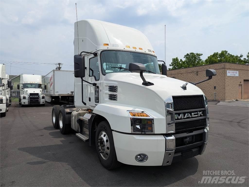 Mack AN64T Sadulveokid