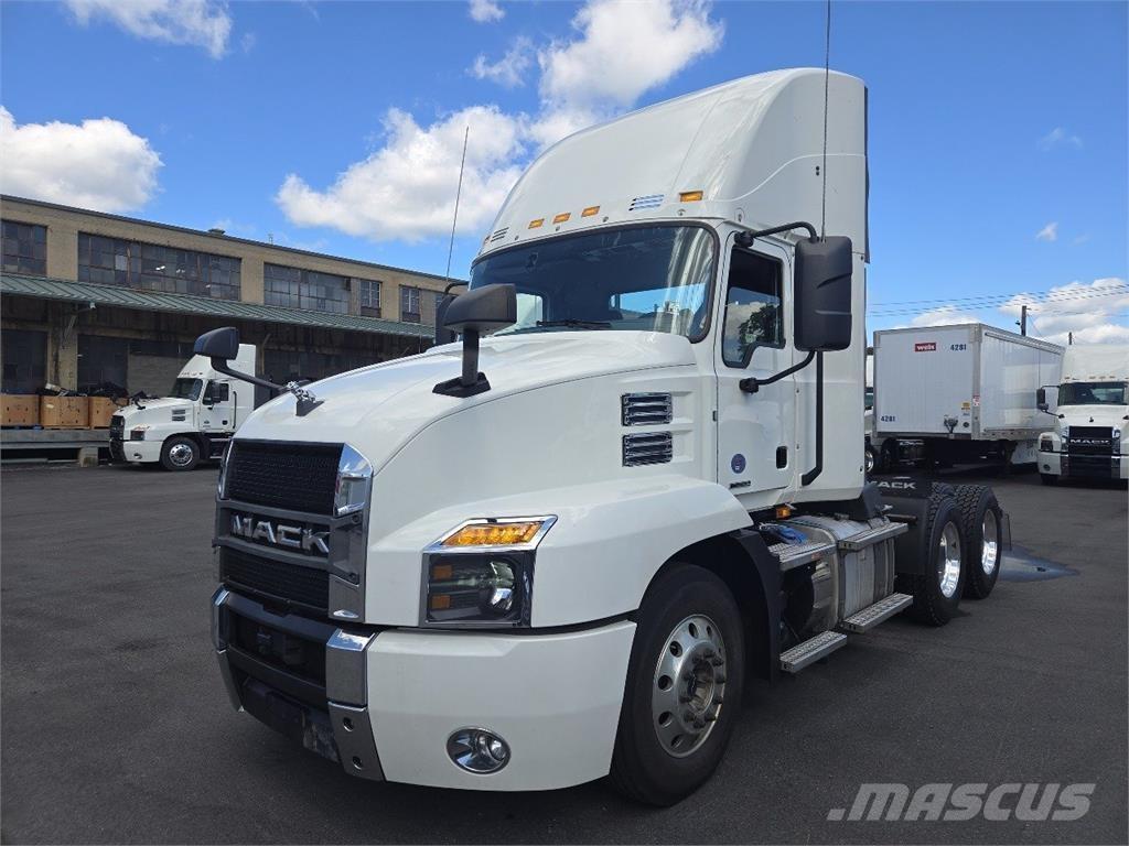 Mack AN64T Sadulveokid