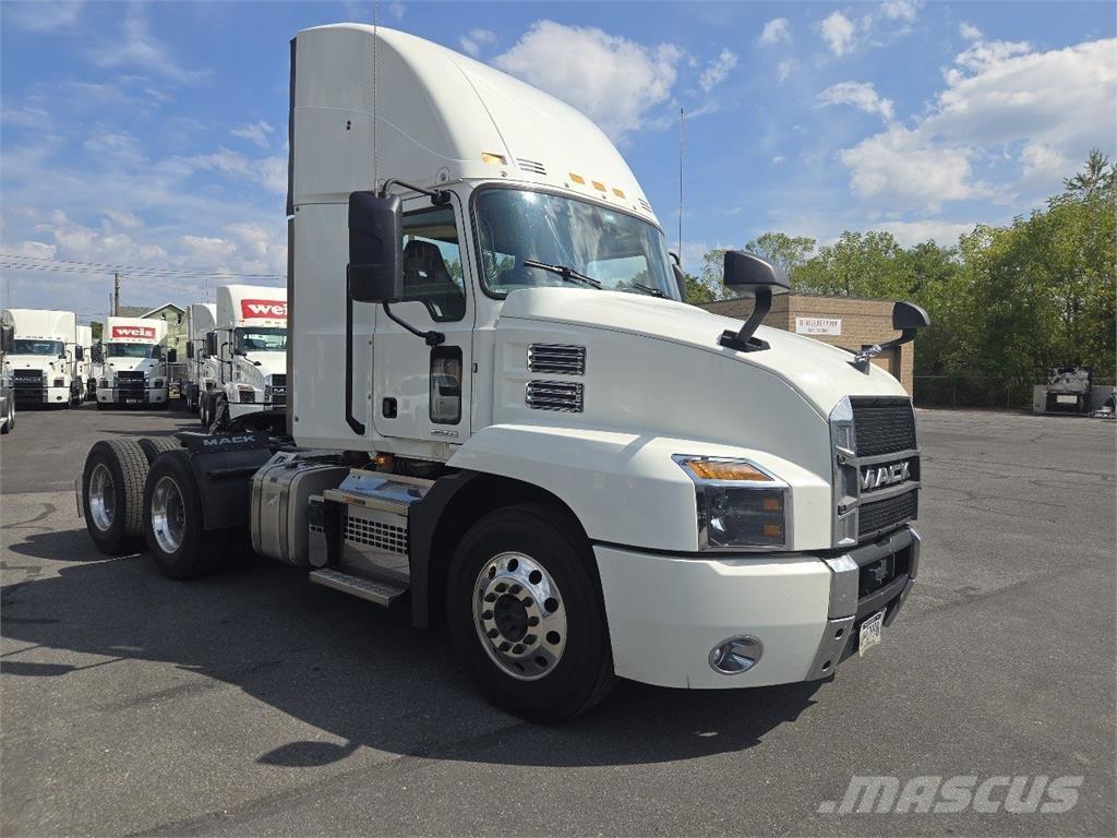 Mack AN64T Sadulveokid