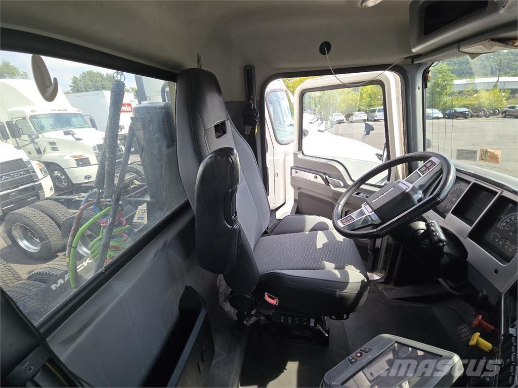 Mack AN64T Sadulveokid