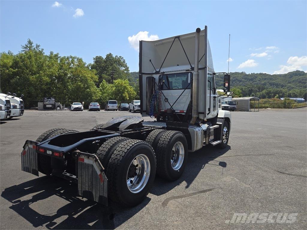 Mack AN64T Sadulveokid