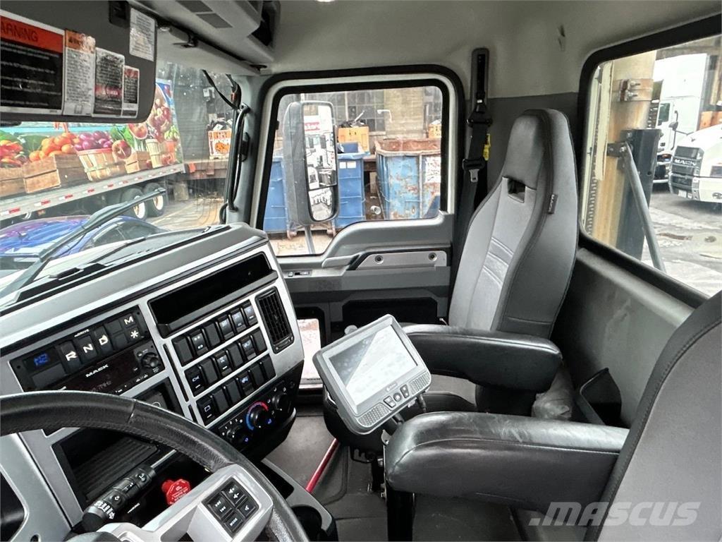 Mack AN64T Sadulveokid