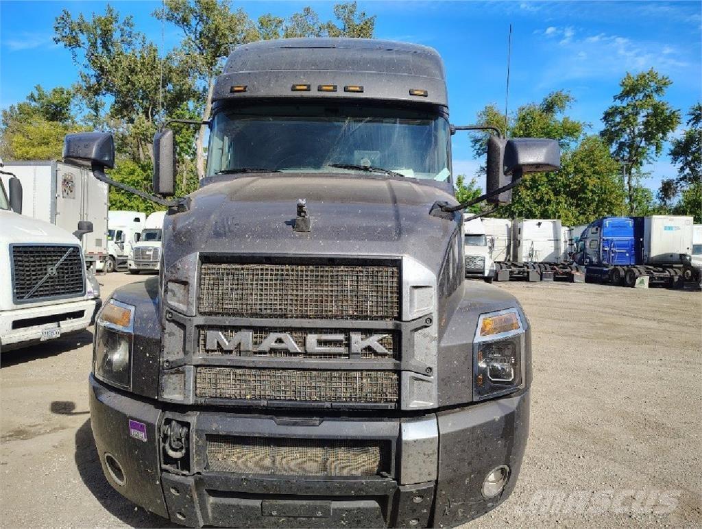 Mack Anthem 64T Sadulveokid