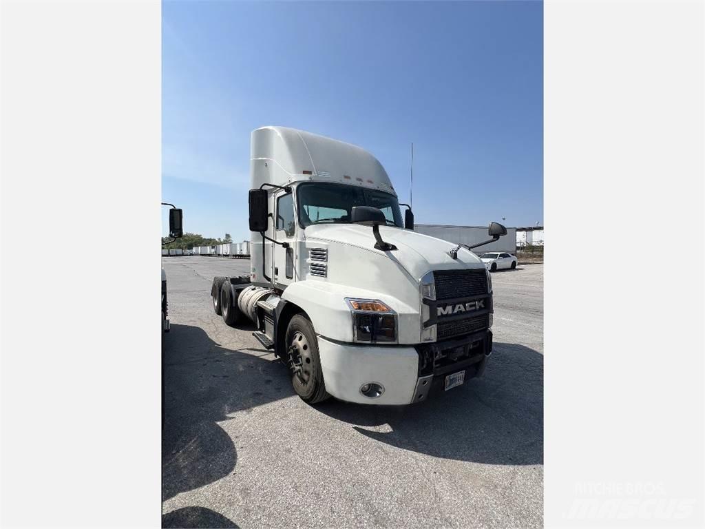 Mack Anthem AN64T Sadulveokid