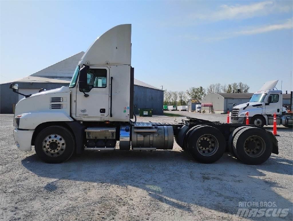 Mack Anthem AN64T Sadulveokid