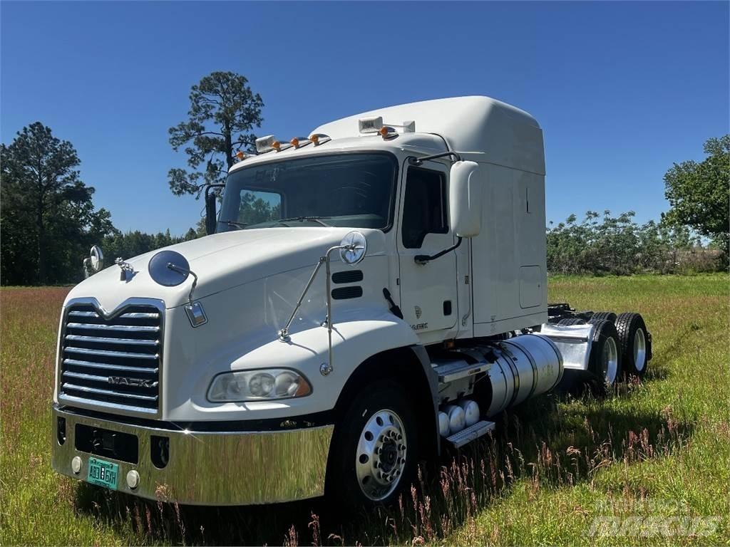 Mack CXU 613 Sadulveokid
