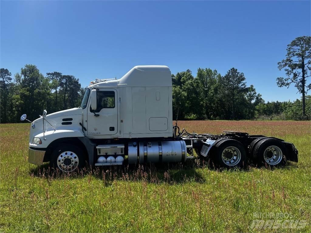 Mack CXU 613 Sadulveokid