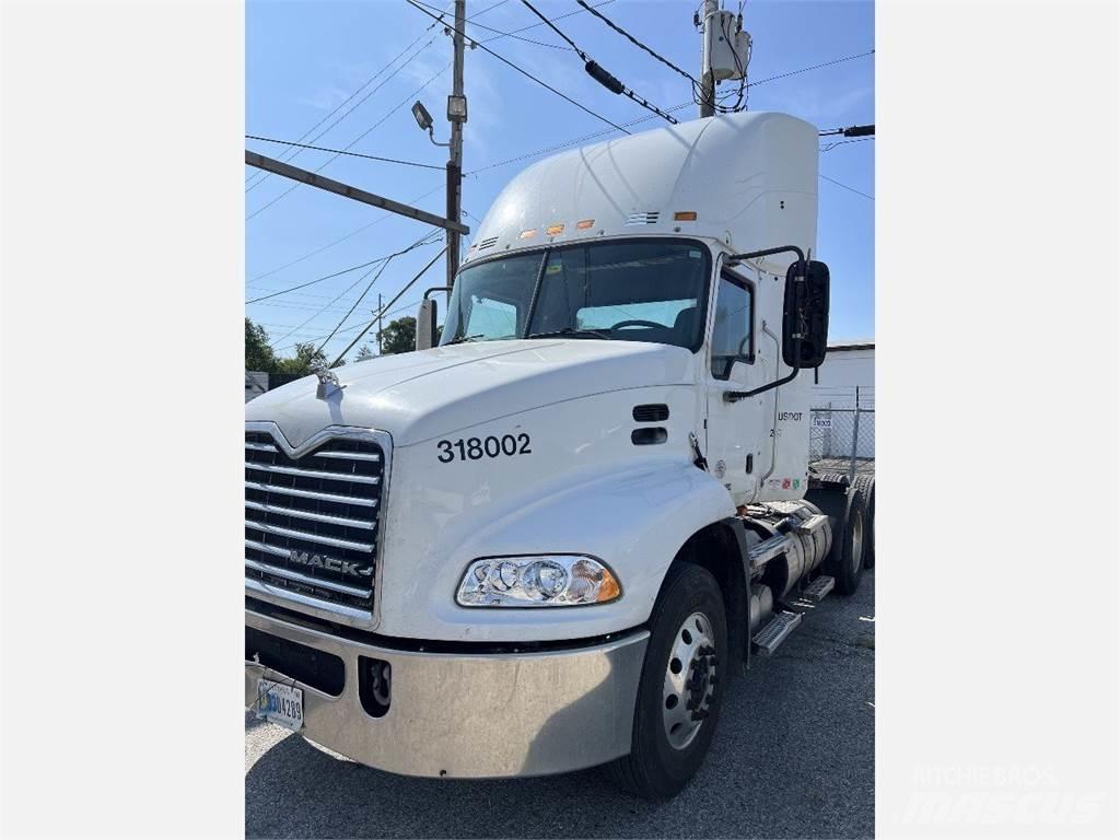 Mack CXU613 Sadulveokid