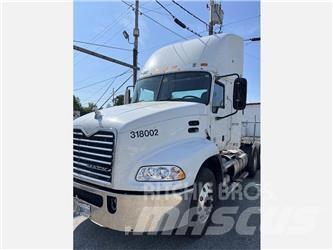 Mack CXU613 Sadulveokid
