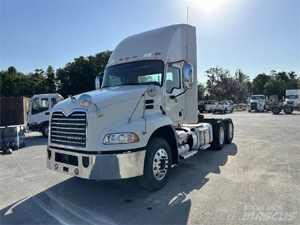 Mack CXU613 Sadulveokid